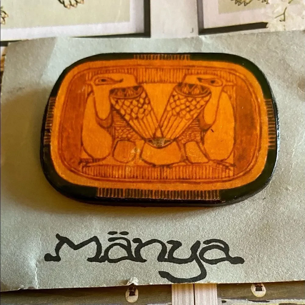 𝅺MANYA Egyptian brooch, signed
